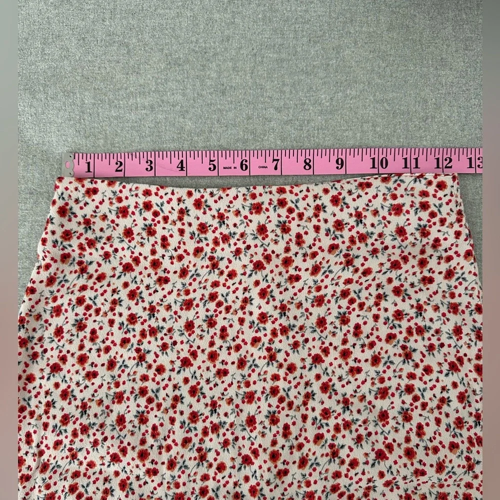 Brandy Melville | Floral Mini Skirt, Size XS/S ✨ - Picture 9 of 9